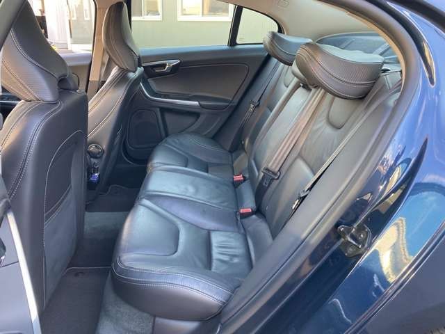 Volvo S60 2012-10 196795-21
