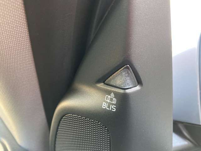 Volvo S60 2012-10 196795-17
