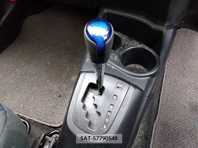 Toyota AQUA 2017-03 222508-9