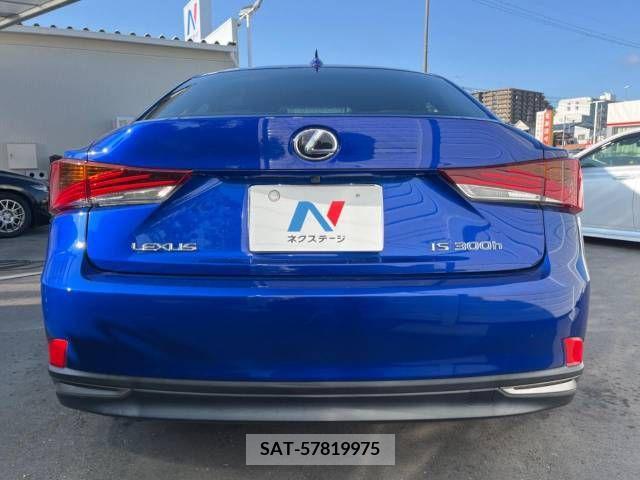 Lexus IS 2017-02 388188-15
