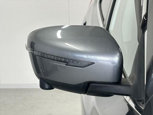 Nissan X-TRAIL 2018-04 193596-13