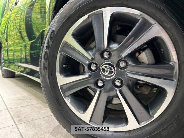 Toyota VOXY 2021-04 242238-13