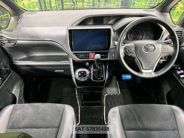 Toyota VOXY 2021-04 242238-1