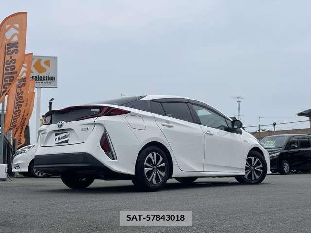 Toyota PRIUS PHV 2017-05 375415-1