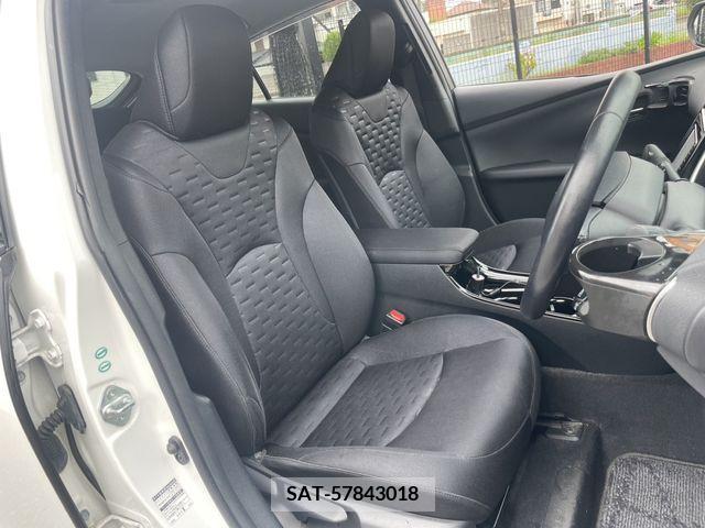 Toyota PRIUS PHV 2017-05 375415-16