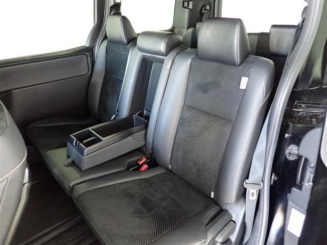 Toyota VOXY 2020-11 29022-28