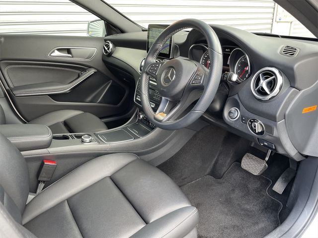 Mercedes Benz GLA-CLASS 2017-06 6967-23