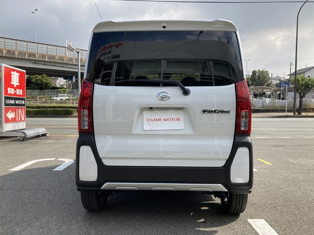 Daihatsu TANTO 2022-10 20433-20