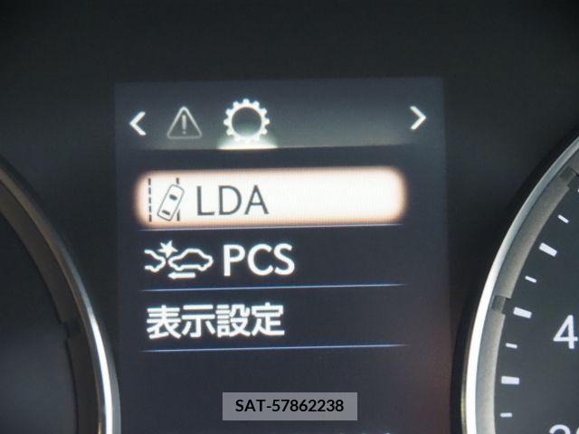 Lexus IS 2018-10 229121-21