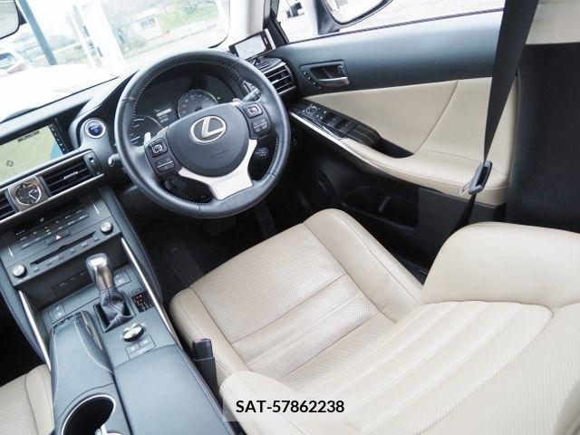 Lexus IS 2018-10 229121-28