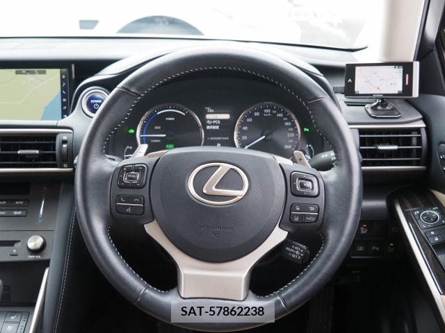 Lexus IS 2018-10 229121-15
