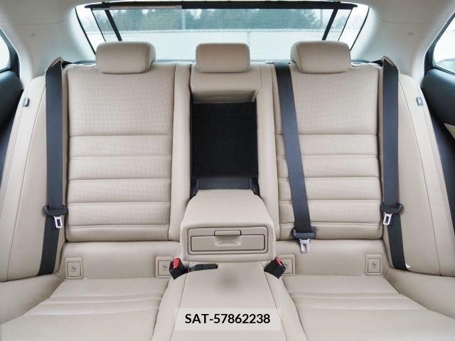 Lexus IS 2018-10 229121-12