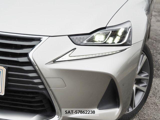 Lexus IS 2018-10 229121-7