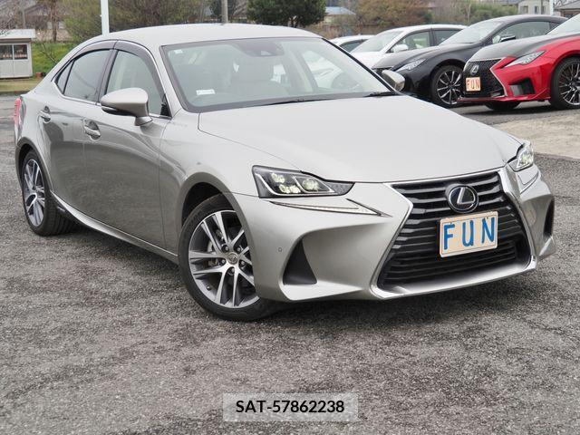 Lexus IS 2018-10 229121-2