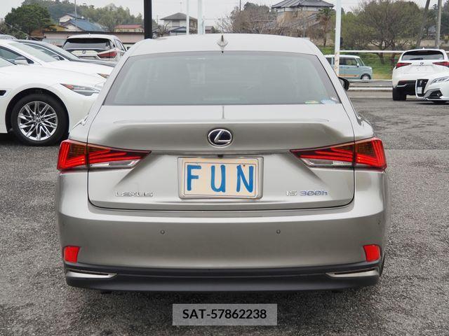Lexus IS 2018-10 229121-6
