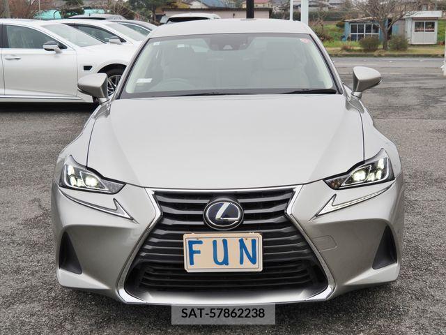 Lexus IS 2018-10 229121-1
