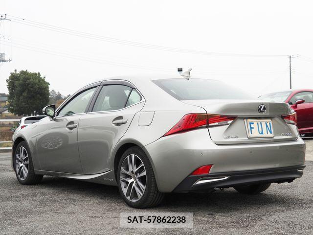 Lexus IS 2018-10 229121-5