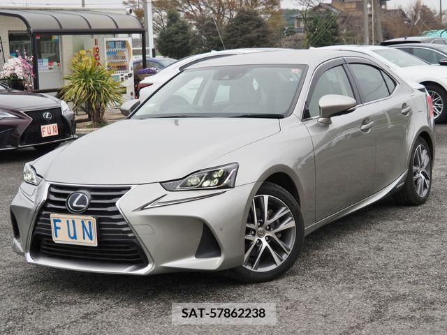 Lexus IS 2018-10 229121-3
