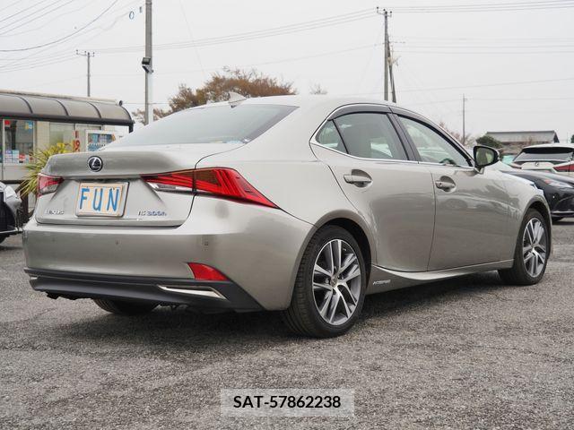Lexus IS 2018-10 229121-4