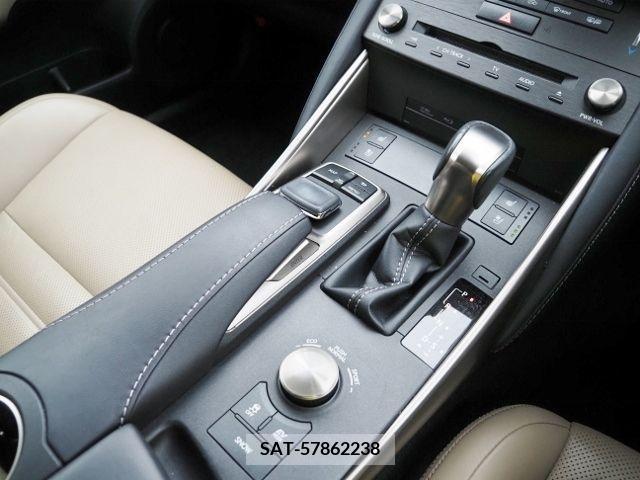 Lexus IS 2018-10 229121-23