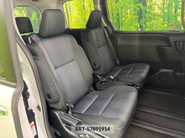 Toyota VOXY 2016-10 289051-9