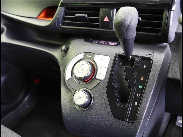 Toyota SIENTA 2018-10 189839-10