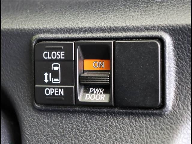 Toyota SIENTA 2018-10 189839-15