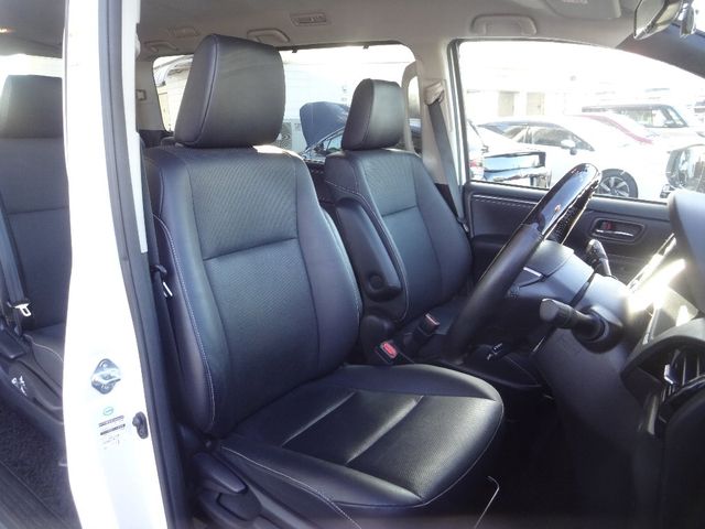 Toyota ESQUIRE 2014-12 195243-6