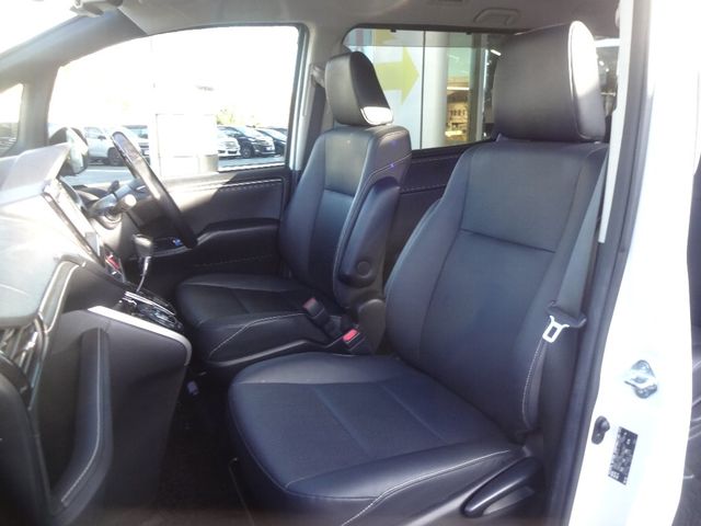 Toyota ESQUIRE 2014-12 195243-9
