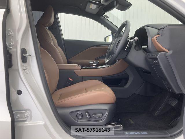 Lexus LBX 2024-02 362844-4