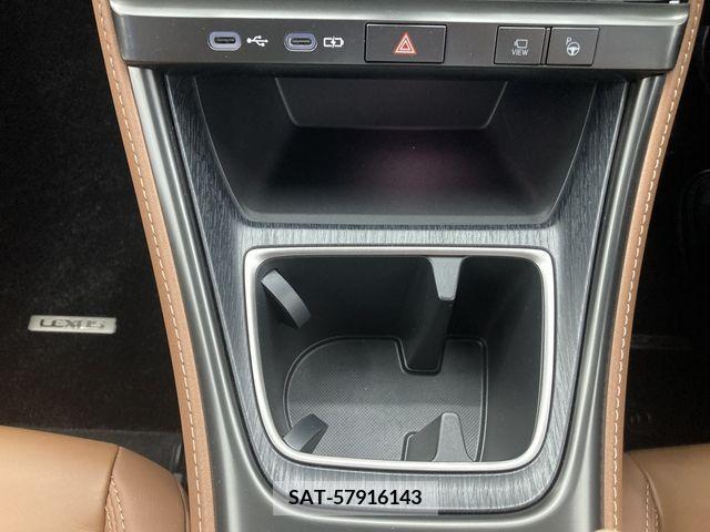 Lexus LBX 2024-02 362844-13