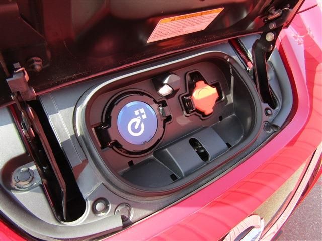 Nissan LEAF 2020-02 22827-22