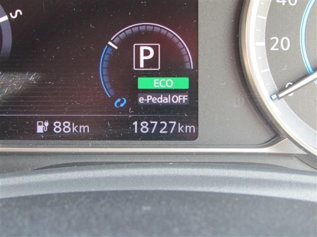 Nissan LEAF 2020-02 22827-27