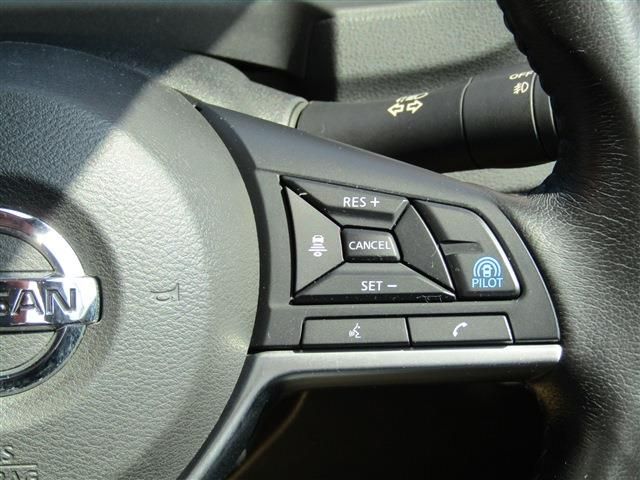 Nissan LEAF 2020-02 22827-4