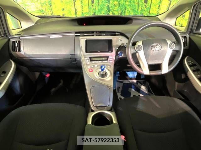 Toyota PRIUS 2012-04 327907-1