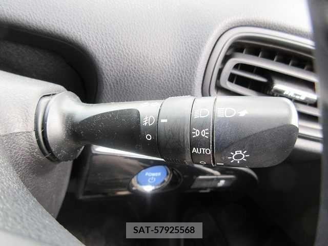 Toyota PRIUS 2019-11 376481-11