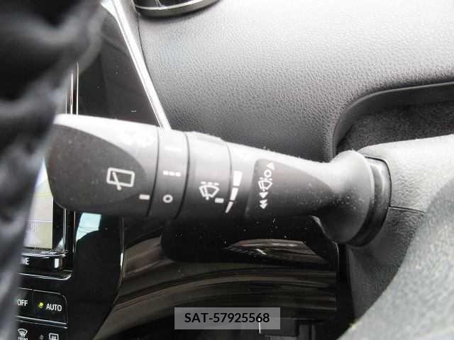 Toyota PRIUS 2019-11 376481-10