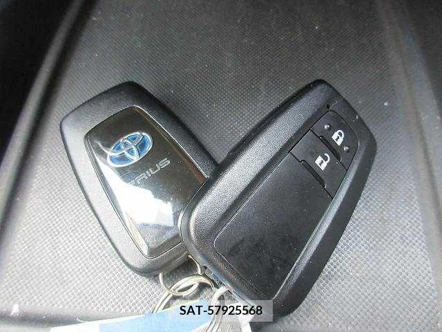 Toyota PRIUS 2019-11 376481-18