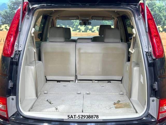 Toyota ISIS 2010-06 381521-11