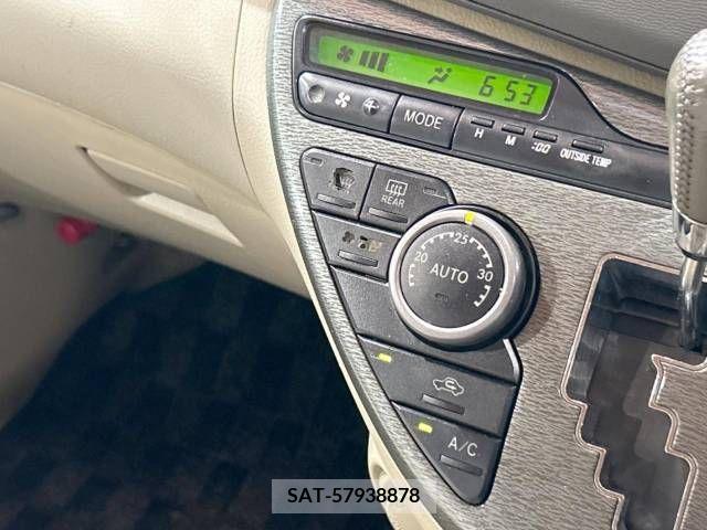 Toyota ISIS 2010-06 381521-5