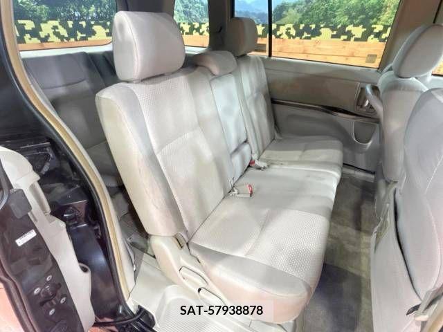 Toyota ISIS 2010-06 381521-9