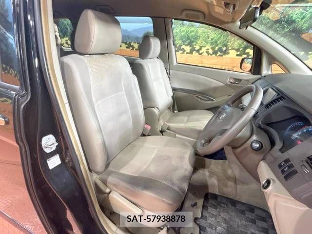 Toyota ISIS 2010-06 381521-8