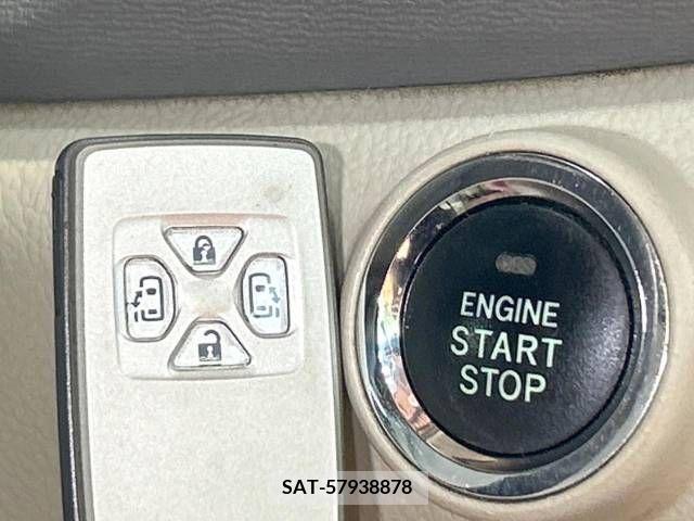 Toyota ISIS 2010-06 381521-6
