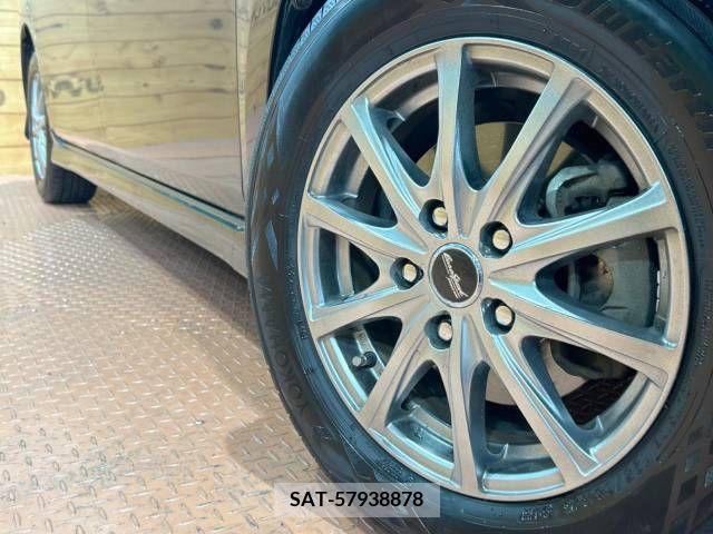 Toyota ISIS 2010-06 381521-14