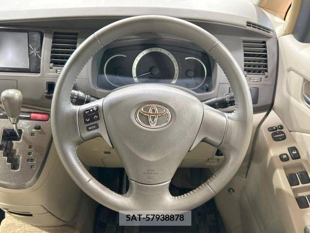 Toyota ISIS 2010-06 381521-12