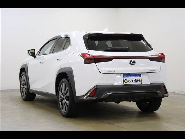 Lexus UX 2019-09 24080-19