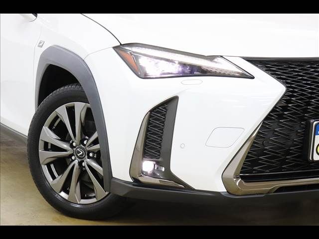 Lexus UX 2019-09 24080-22