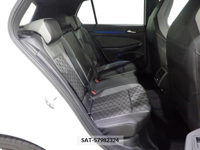 VolksWagen GOLF 2022-02 225340-15