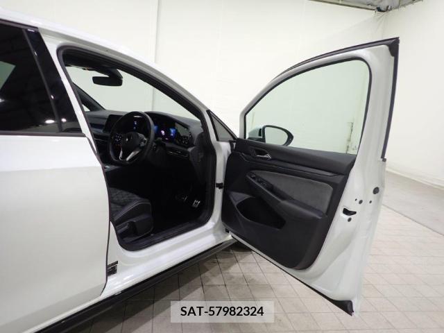 VolksWagen GOLF 2022-02 225340-16