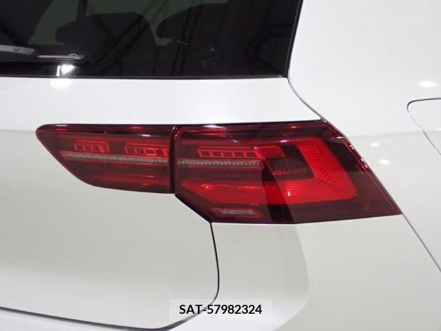 VolksWagen GOLF 2022-02 225340-11
